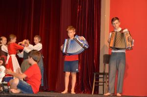 Folklorna prireditev Veseli, razigrani, nagajivi 5